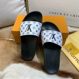 Picture of LV Slippers _SKU425811364531921